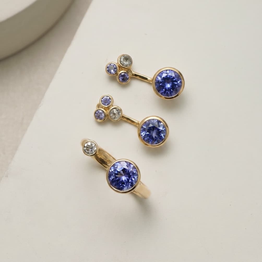 Tanzanit-Schmuck in Gelbgold von Posthaus Meran auf Instagram